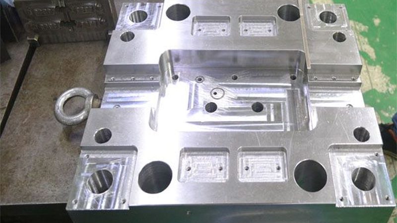 手术器械精密模具：制造工艺与选型要点