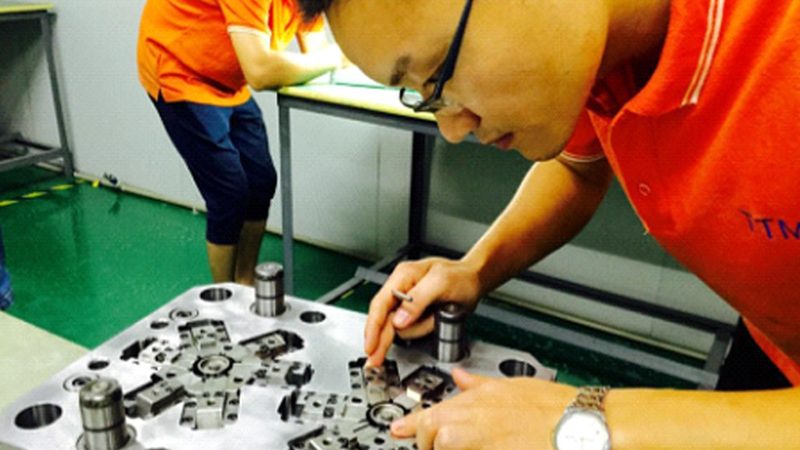 双色模具安装调试服务：关键步骤与注意事项