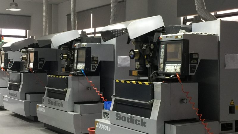 液体硅胶模具与橡胶模具耐用品类对比解析